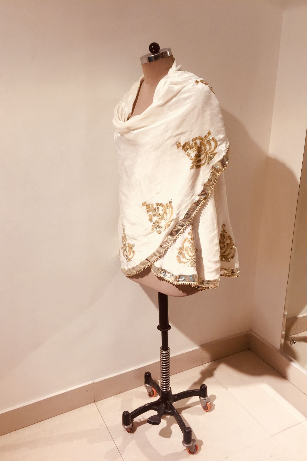 Velvet D-Cut Stole