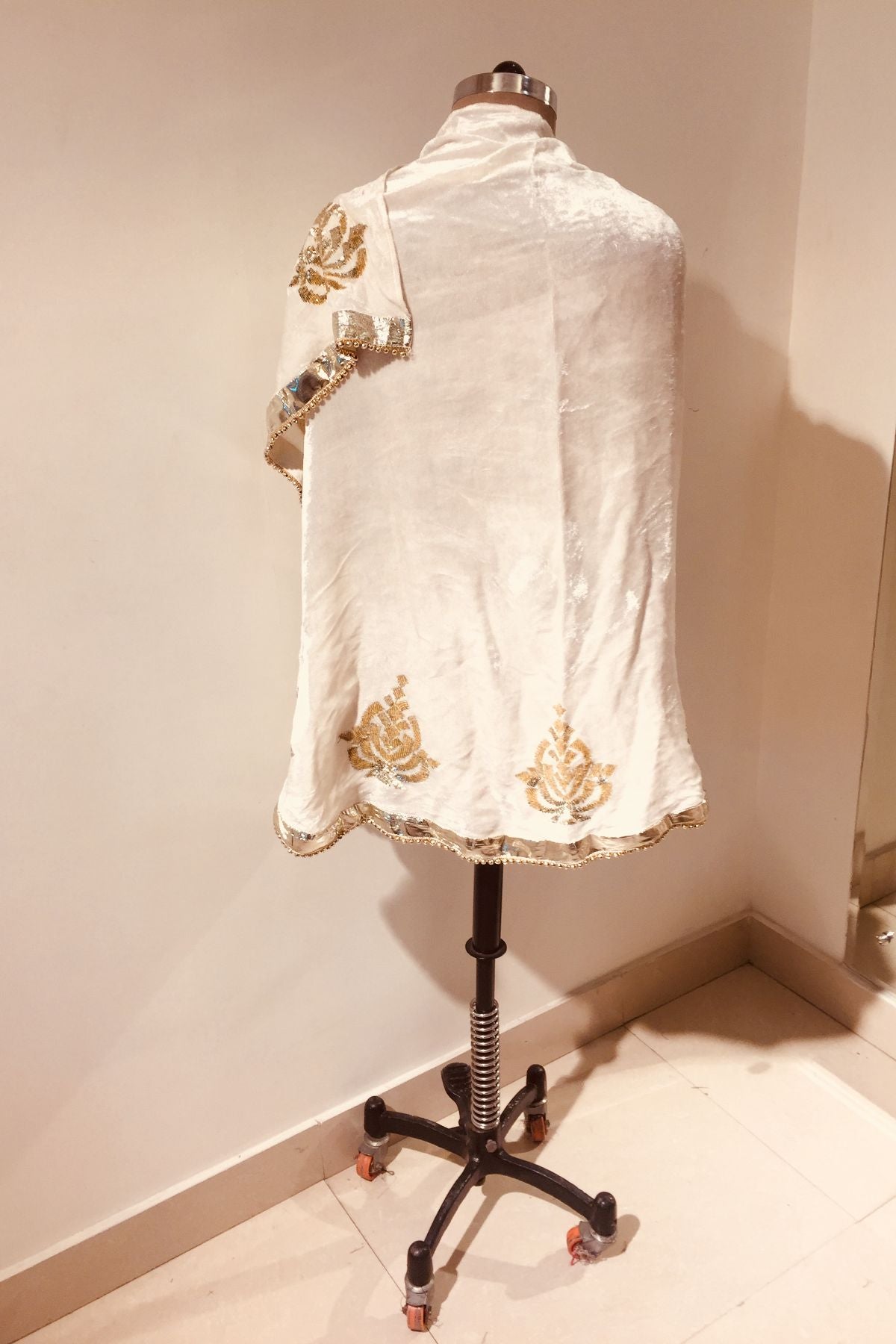 Velvet D-Cut Stole