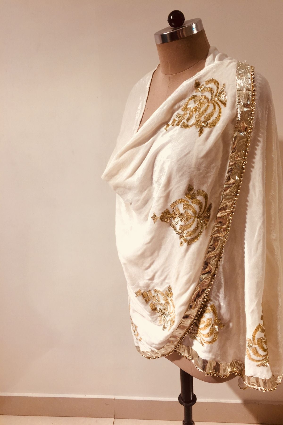 Velvet D-Cut Stole