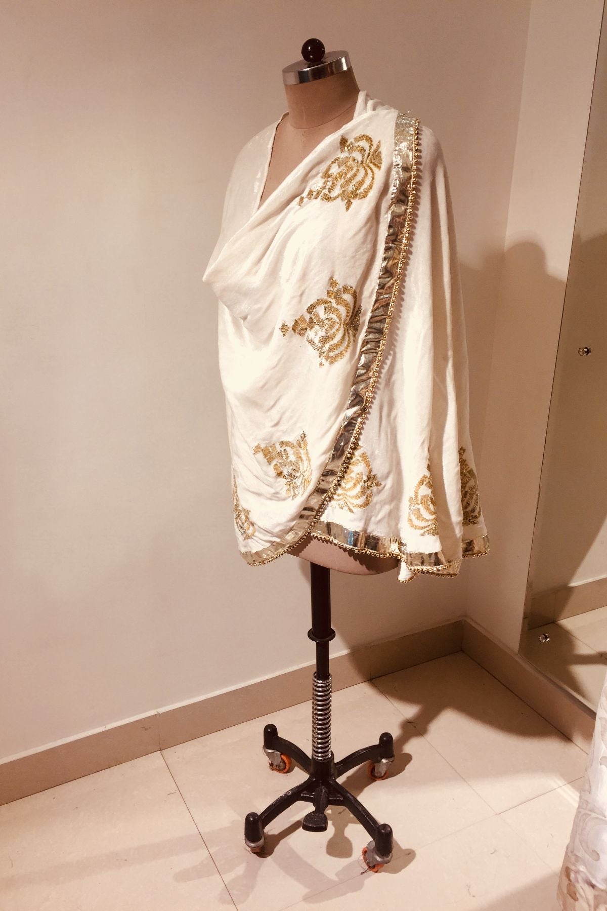Velvet D-Cut Stole