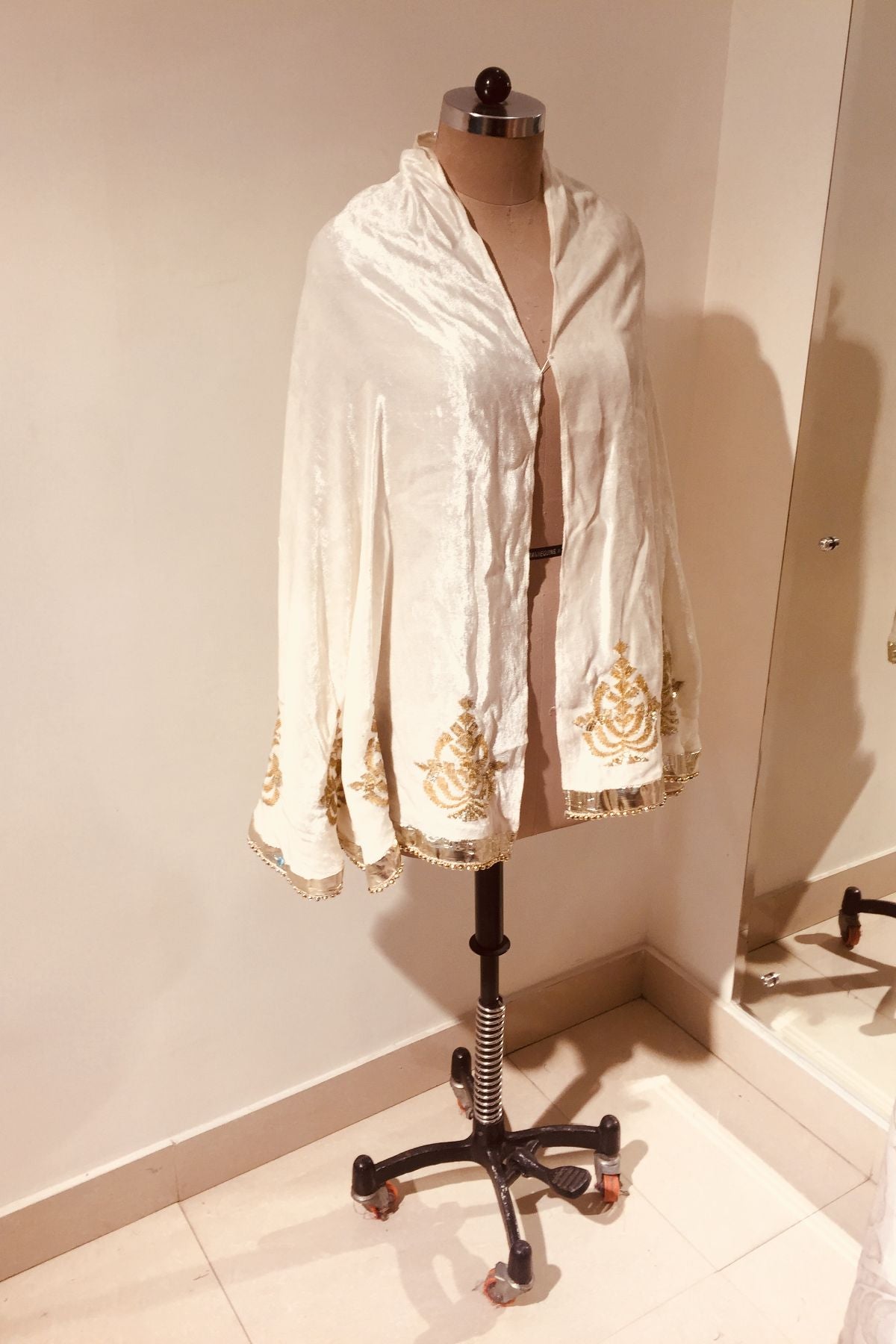 Velvet D-Cut Stole